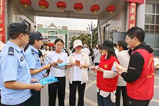 麦克托米奈不满格鲁吉亚球员：像婴儿般哭着打滚装伤，这不是足球